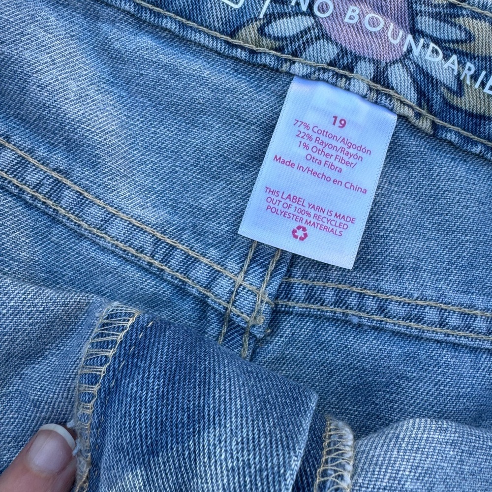No Boundaries Floral Light Blue Jean Shorts - Picture 2 of 4